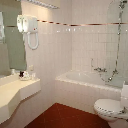 Hotel Flora 3*